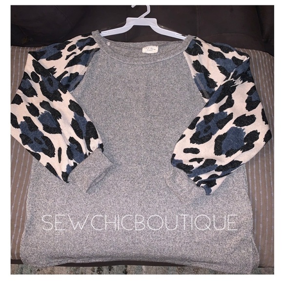 Two Tone Melange Soft Knit Top - Picture 6 of 7